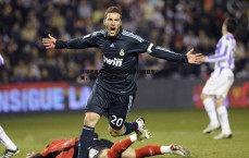 谈球吧官网-伊朗锋霸阿兹蒙闪耀亚冠二级联赛，9场9球斩获金靴奖