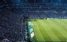 谈球吧官网-阿贾克斯求购门兴中卫板仓滉遭拒，法兰克福伺机介入争夺